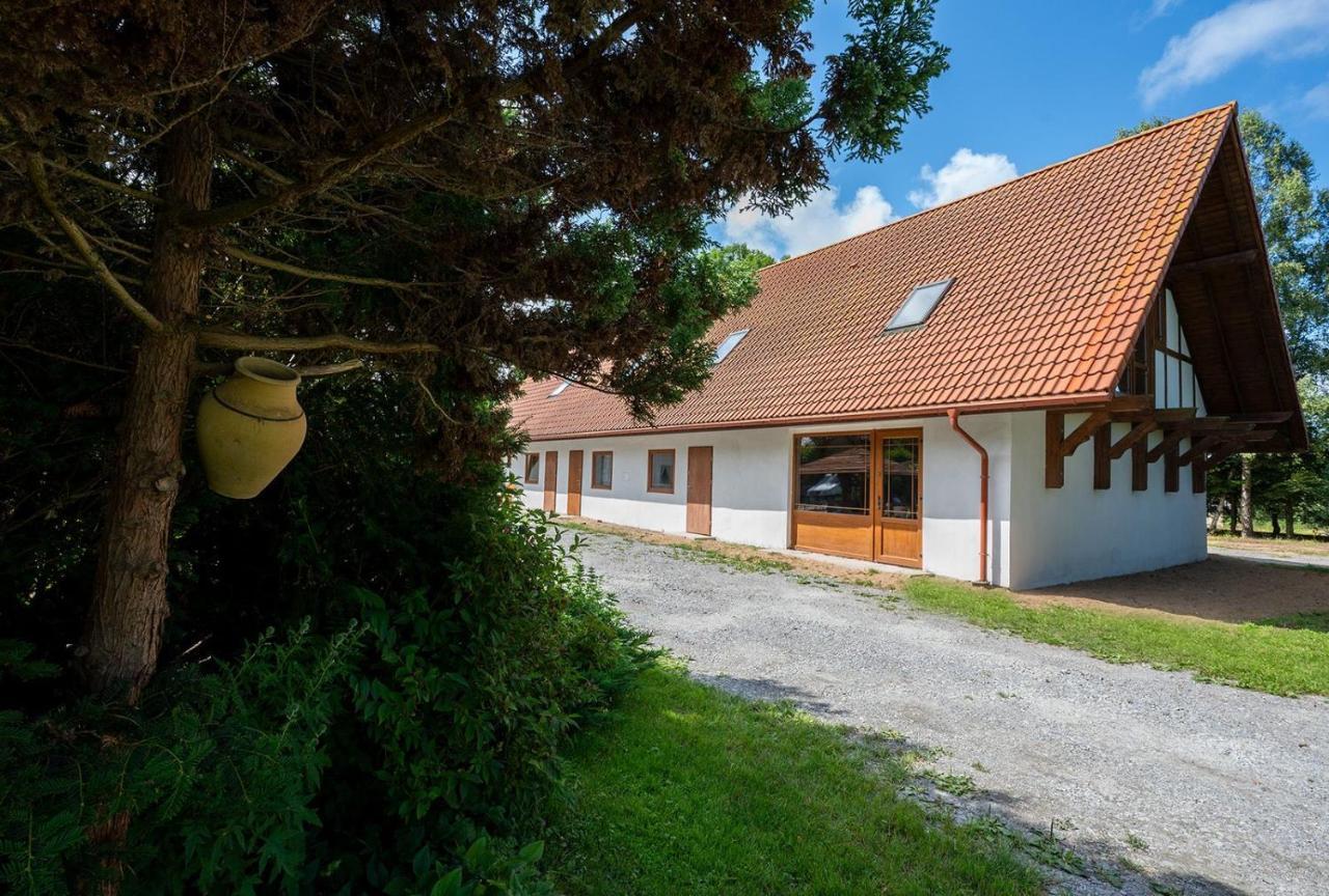 Apartamenty Stodola Jezierzany Exterior photo